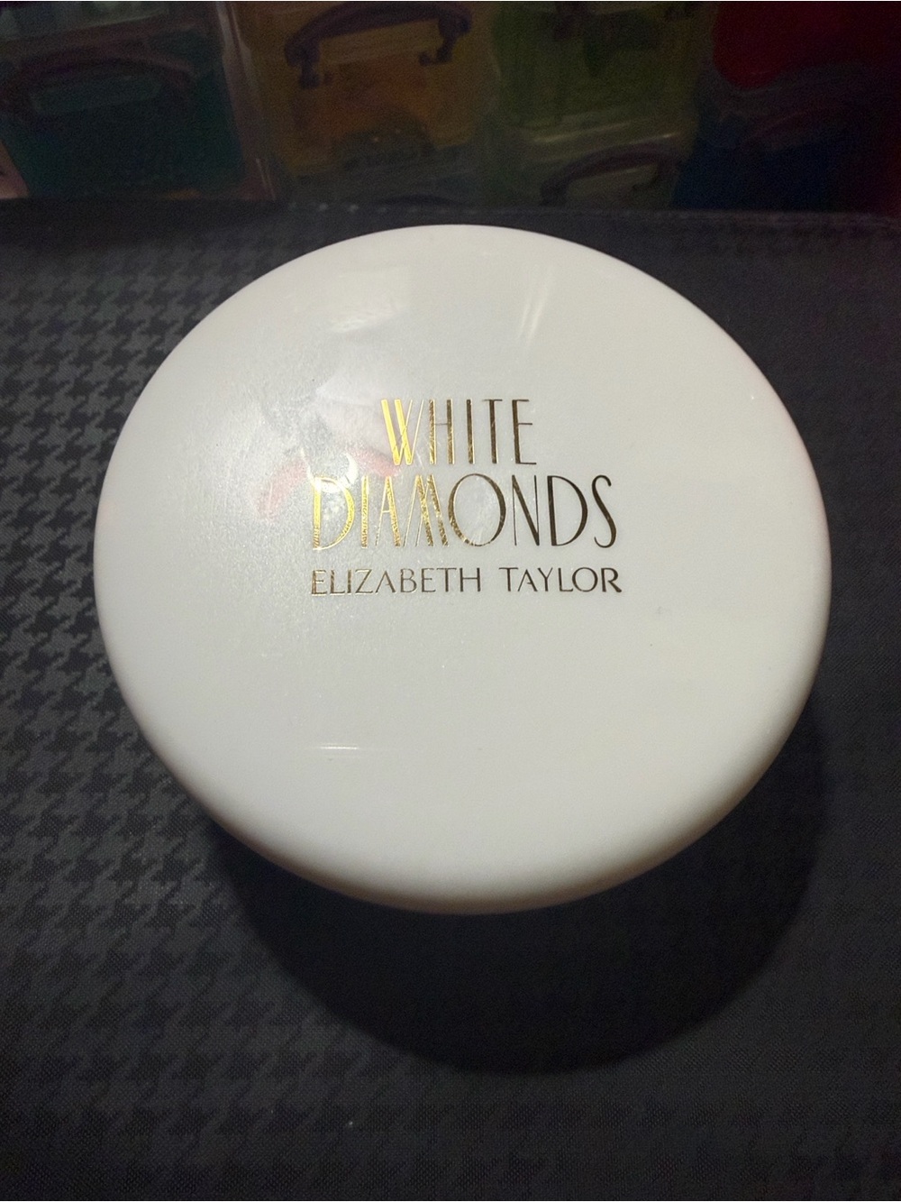 White Diamonds Body Radiance Perfumed Body Powder - White by Elizabeth Taylor